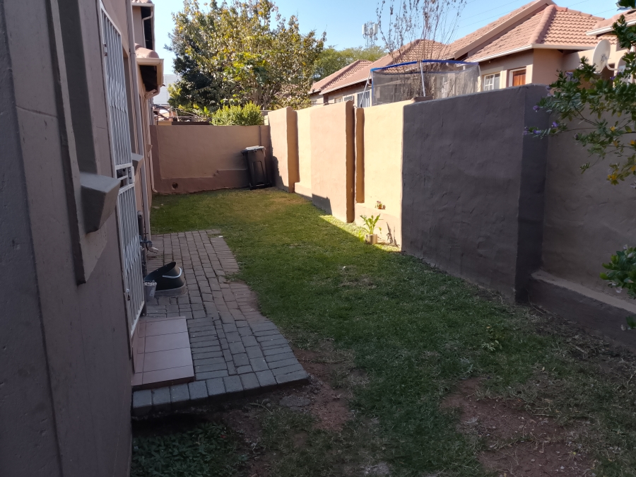 2 Bedroom Property for Sale in Kosmosdal Gauteng