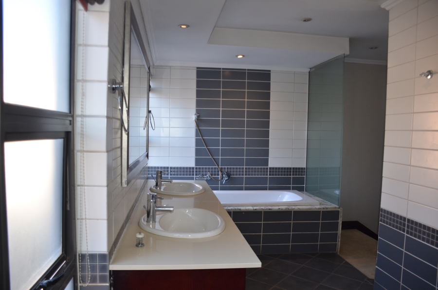 1 Bedroom Property for Sale in Bedfordview Gauteng