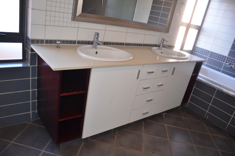 1 Bedroom Property for Sale in Bedfordview Gauteng