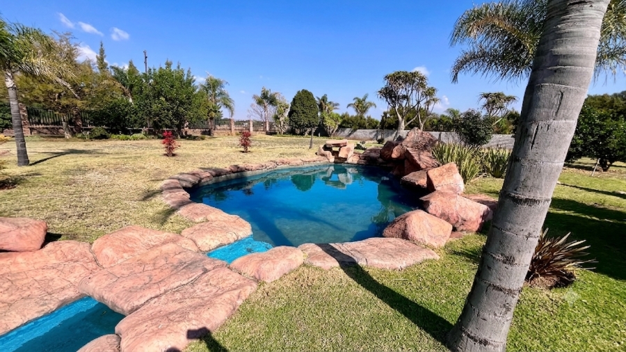 6 Bedroom Property for Sale in Boschkop A H Gauteng