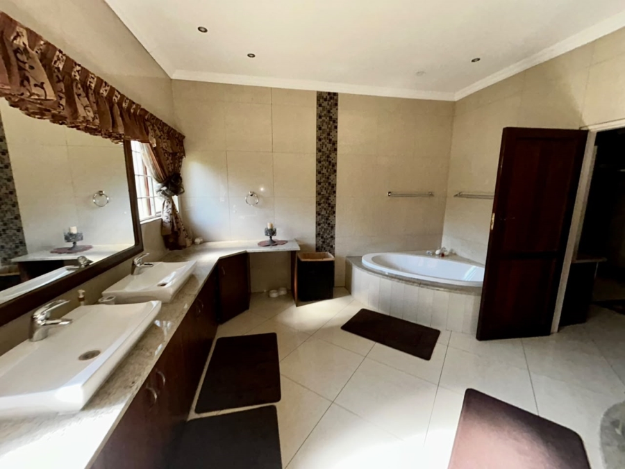 6 Bedroom Property for Sale in Boschkop A H Gauteng