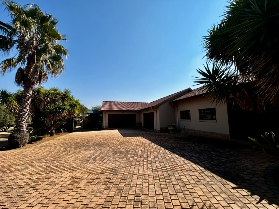 6 Bedroom Property for Sale in Boschkop A H Gauteng