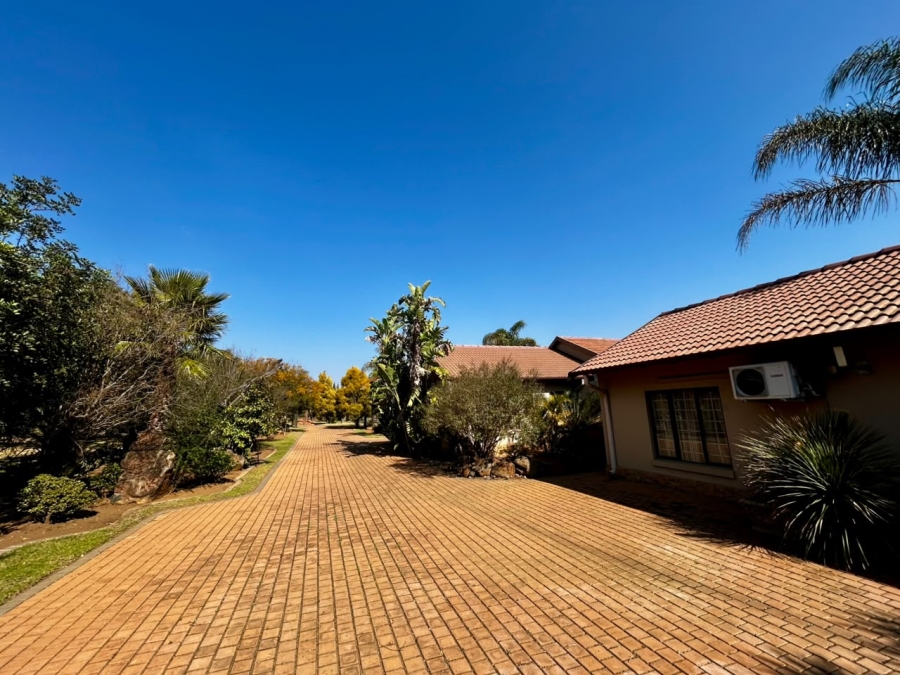 6 Bedroom Property for Sale in Boschkop A H Gauteng