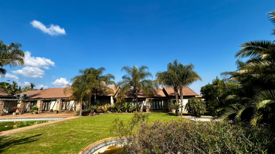 6 Bedroom Property for Sale in Boschkop A H Gauteng