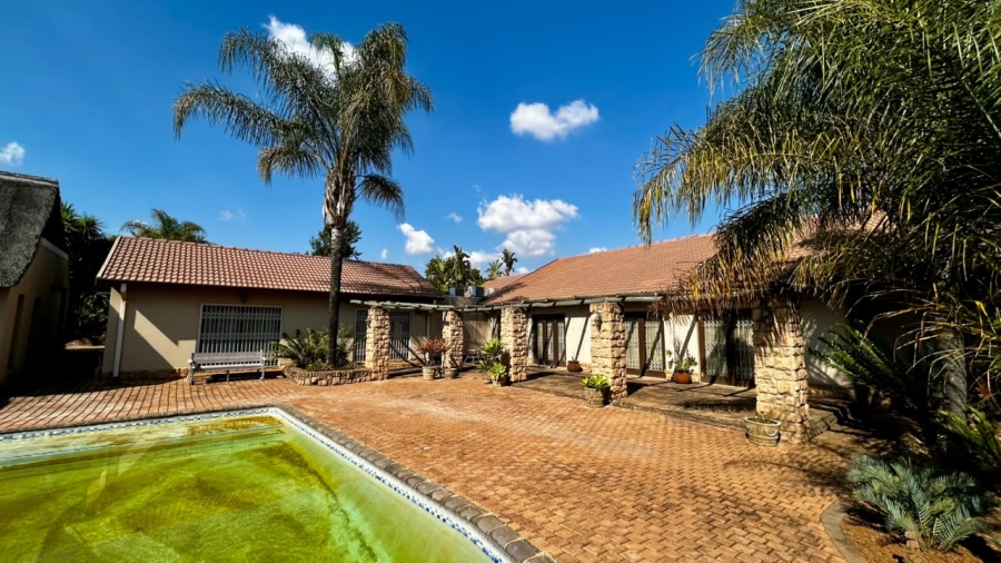 6 Bedroom Property for Sale in Boschkop A H Gauteng