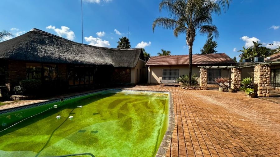 6 Bedroom Property for Sale in Boschkop A H Gauteng