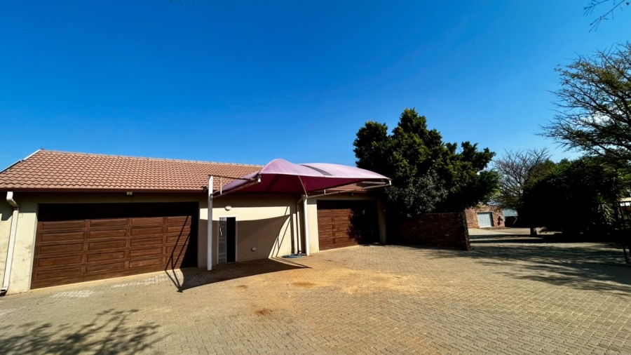 6 Bedroom Property for Sale in Boschkop A H Gauteng