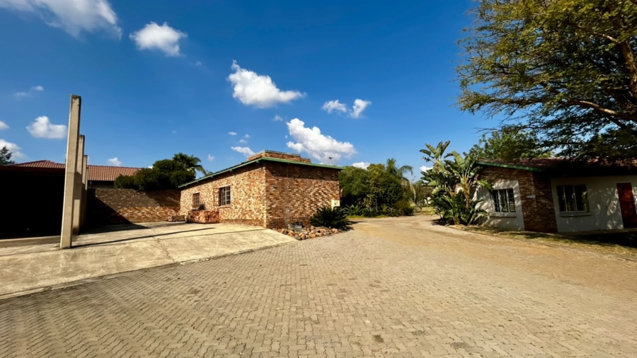 6 Bedroom Property for Sale in Boschkop A H Gauteng