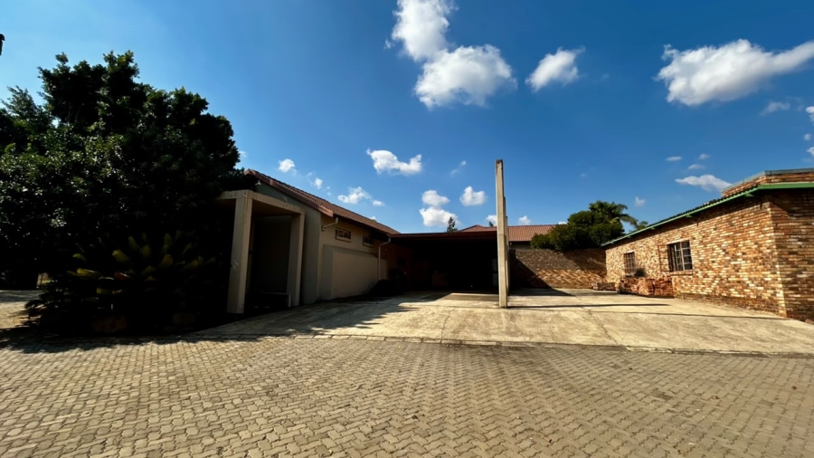 6 Bedroom Property for Sale in Boschkop A H Gauteng