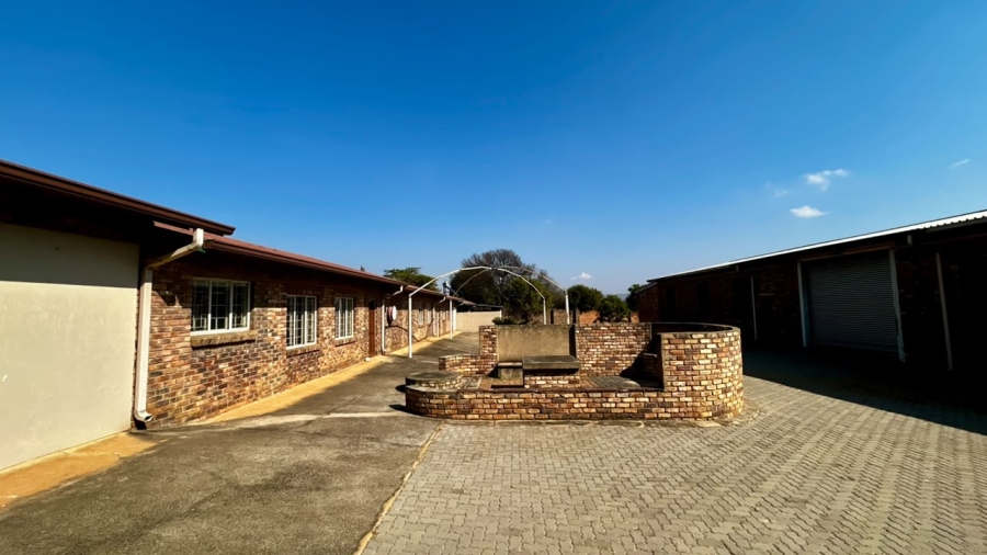 6 Bedroom Property for Sale in Boschkop A H Gauteng
