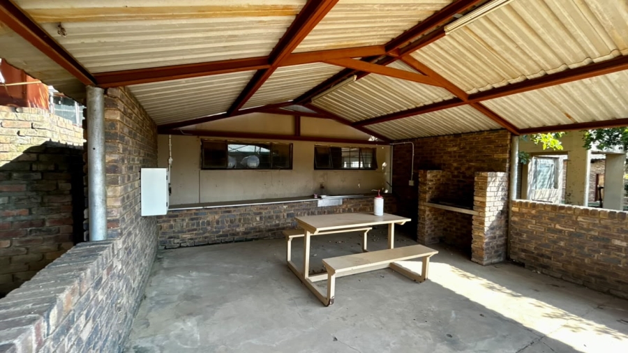 6 Bedroom Property for Sale in Boschkop A H Gauteng
