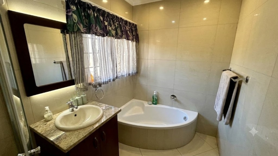 6 Bedroom Property for Sale in Boschkop A H Gauteng