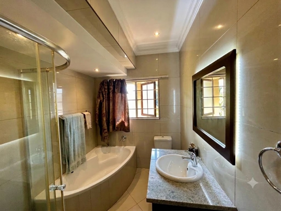6 Bedroom Property for Sale in Boschkop A H Gauteng