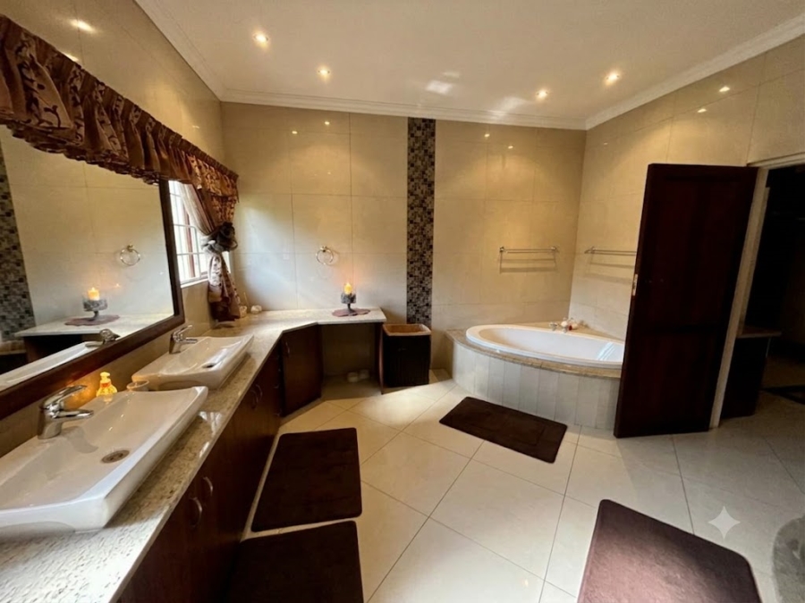 6 Bedroom Property for Sale in Boschkop A H Gauteng