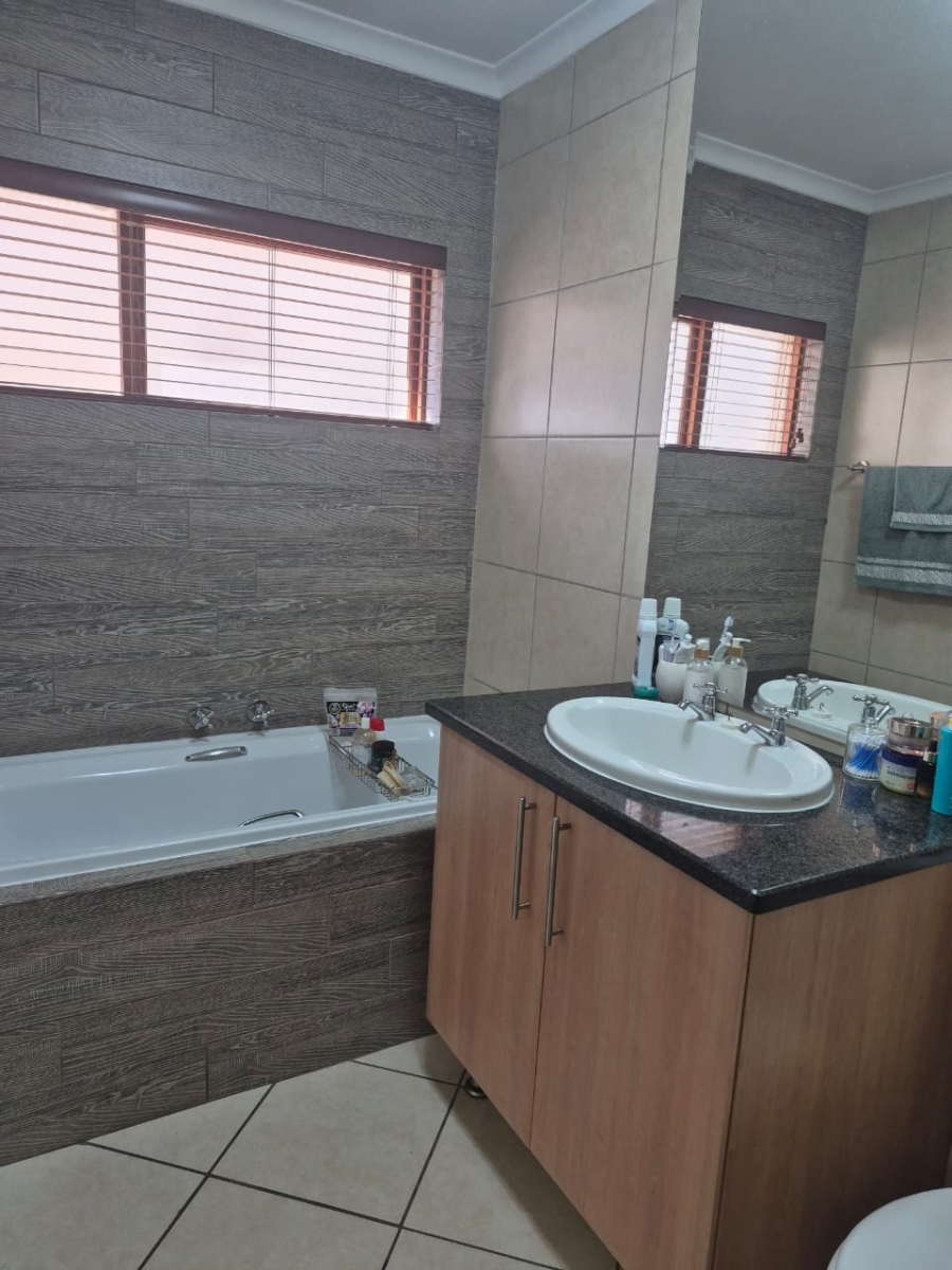 2 Bedroom Property for Sale in Meyersdal Gauteng
