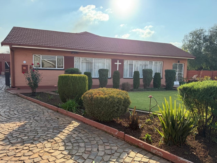 4 Bedroom Property for Sale in Meyerton Central Gauteng
