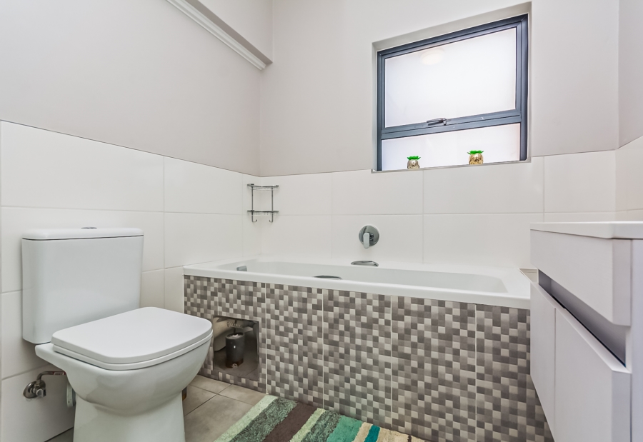 2 Bedroom Property for Sale in Glen Marais Gauteng