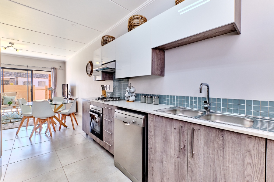 2 Bedroom Property for Sale in Glen Marais Gauteng