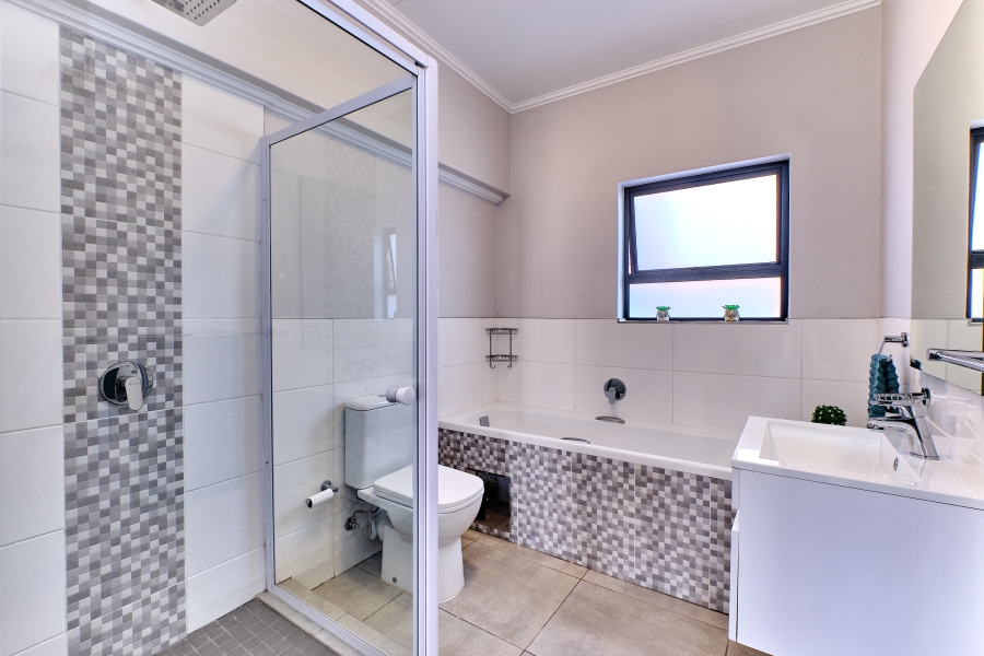 2 Bedroom Property for Sale in Glen Marais Gauteng