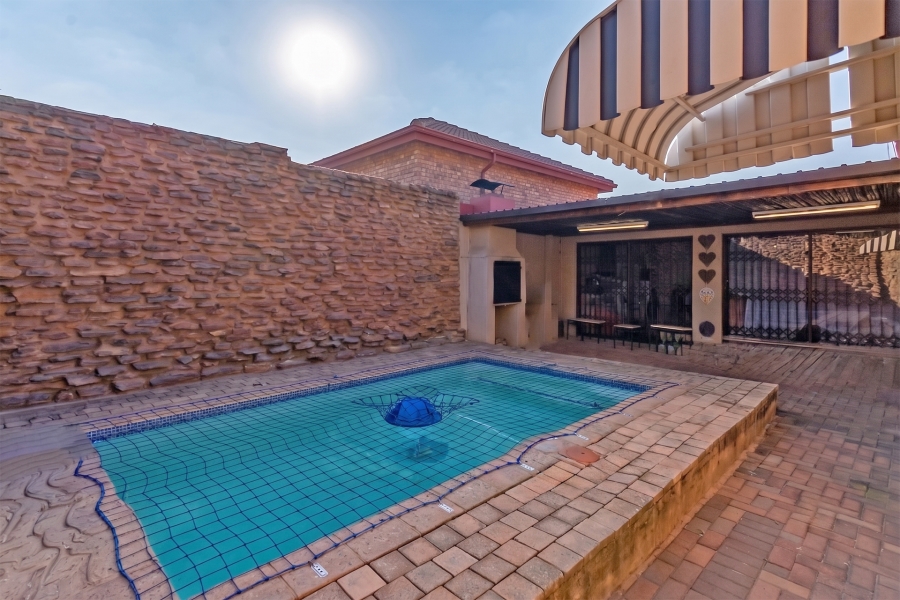 3 Bedroom Property for Sale in Noordheuwel Gauteng