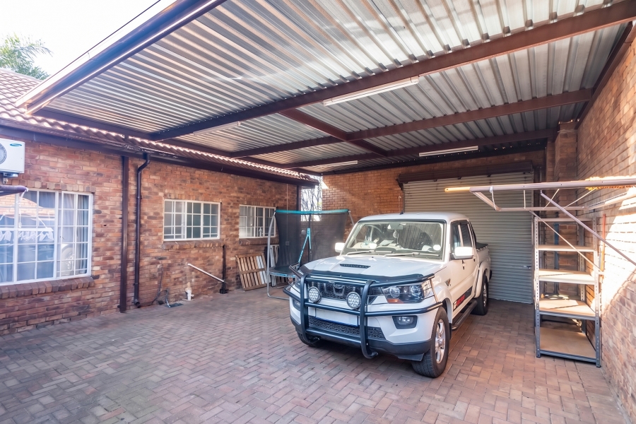 3 Bedroom Property for Sale in Noordheuwel Gauteng