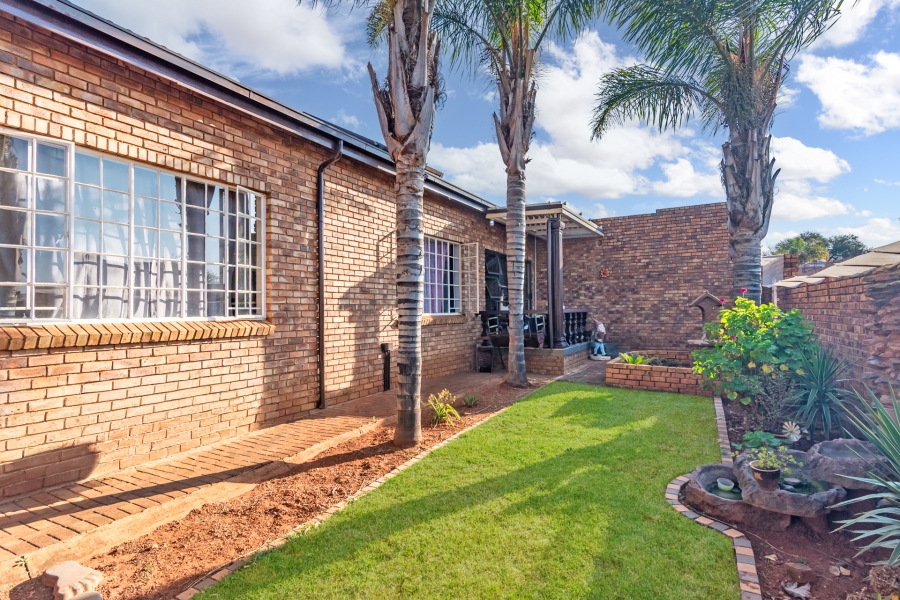 3 Bedroom Property for Sale in Noordheuwel Gauteng