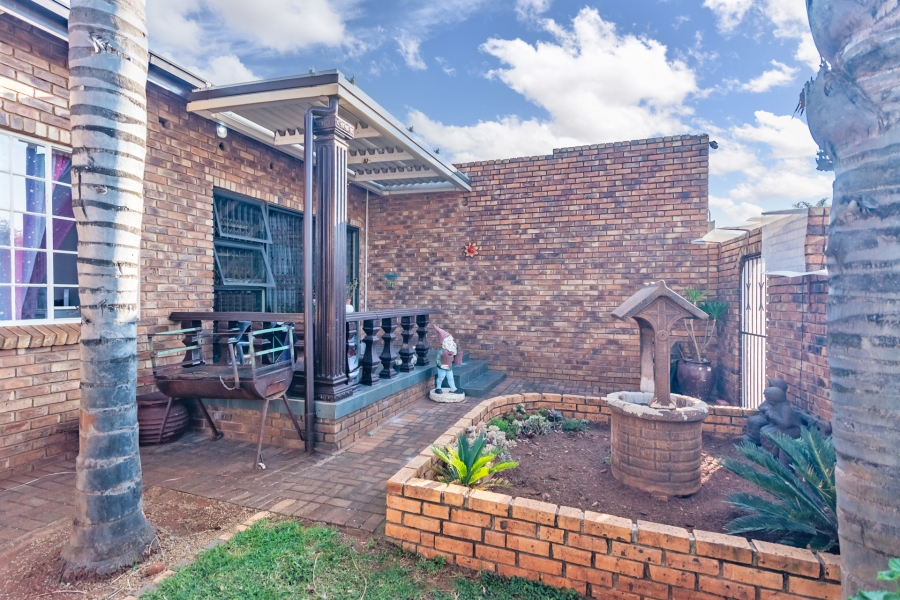 3 Bedroom Property for Sale in Noordheuwel Gauteng
