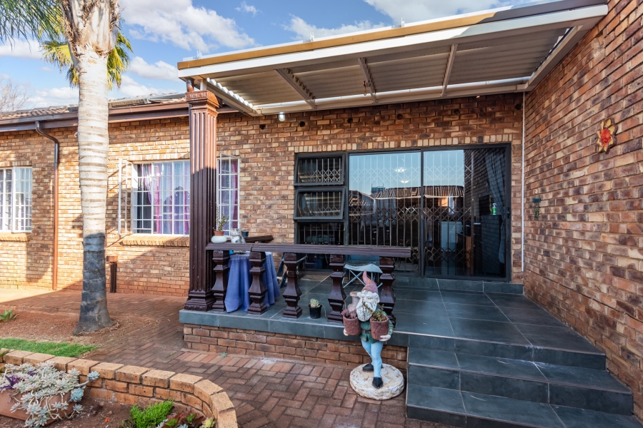 3 Bedroom Property for Sale in Noordheuwel Gauteng