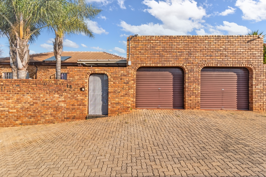 3 Bedroom Property for Sale in Noordheuwel Gauteng