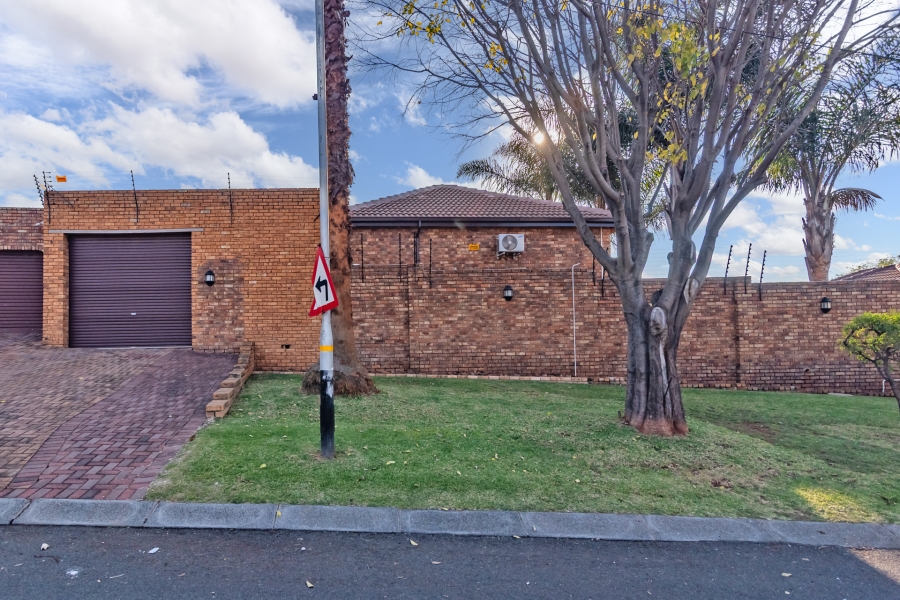 3 Bedroom Property for Sale in Noordheuwel Gauteng
