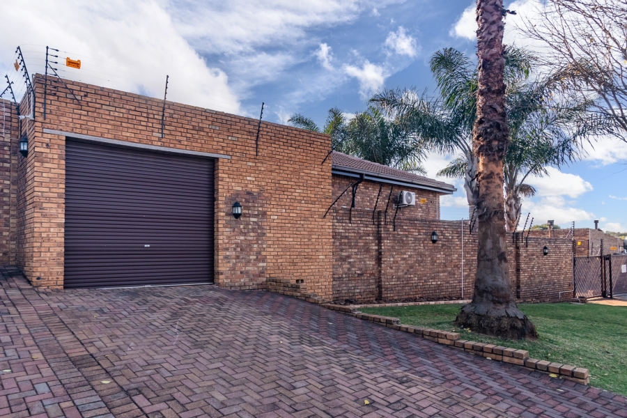 3 Bedroom Property for Sale in Noordheuwel Gauteng