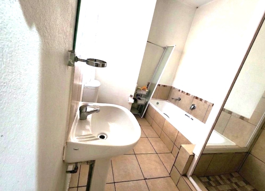 2 Bedroom Property for Sale in Grand Central Gauteng