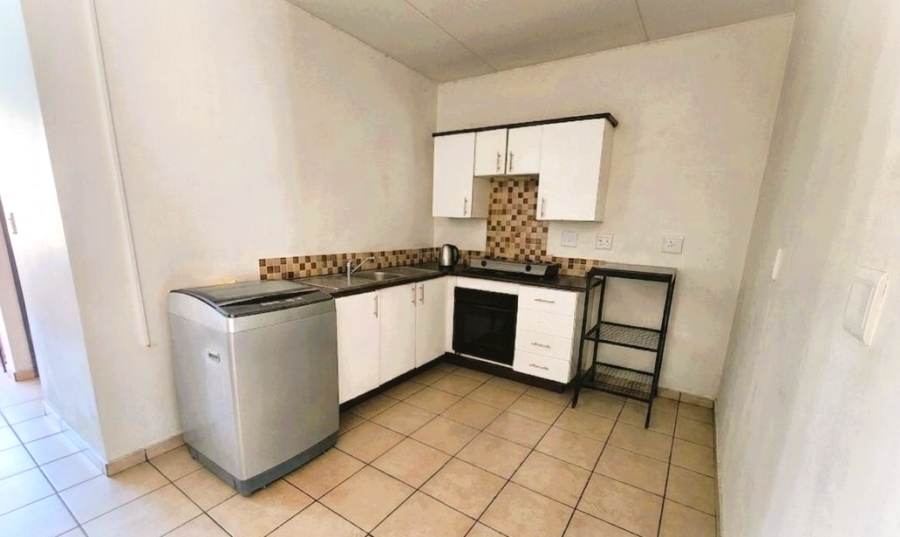 2 Bedroom Property for Sale in Grand Central Gauteng
