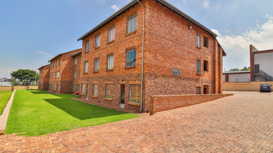 2 Bedroom Property for Sale in Grand Central Gauteng
