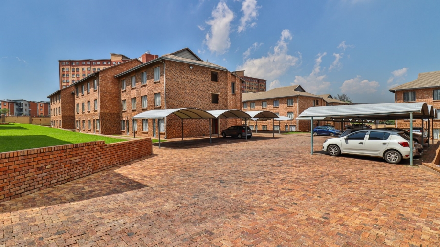 2 Bedroom Property for Sale in Grand Central Gauteng