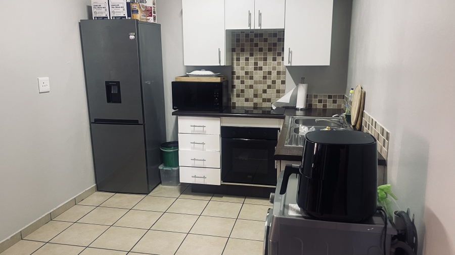 2 Bedroom Property for Sale in Grand Central Gauteng