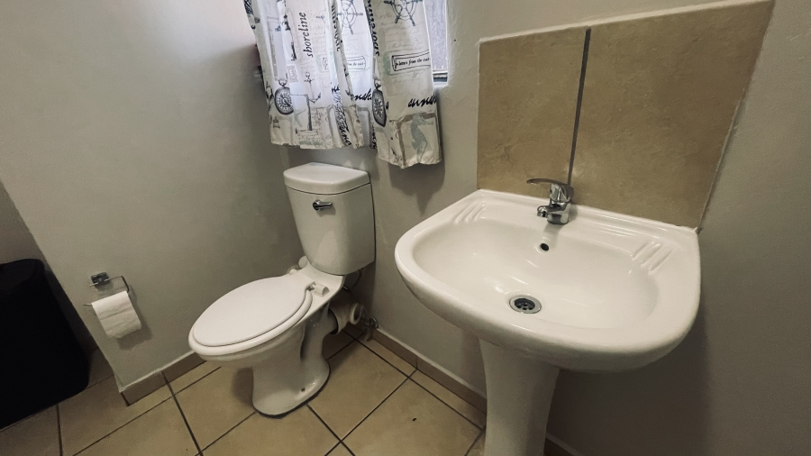 2 Bedroom Property for Sale in Grand Central Gauteng