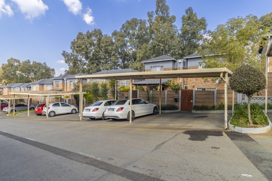 2 Bedroom Property for Sale in North Riding Gauteng