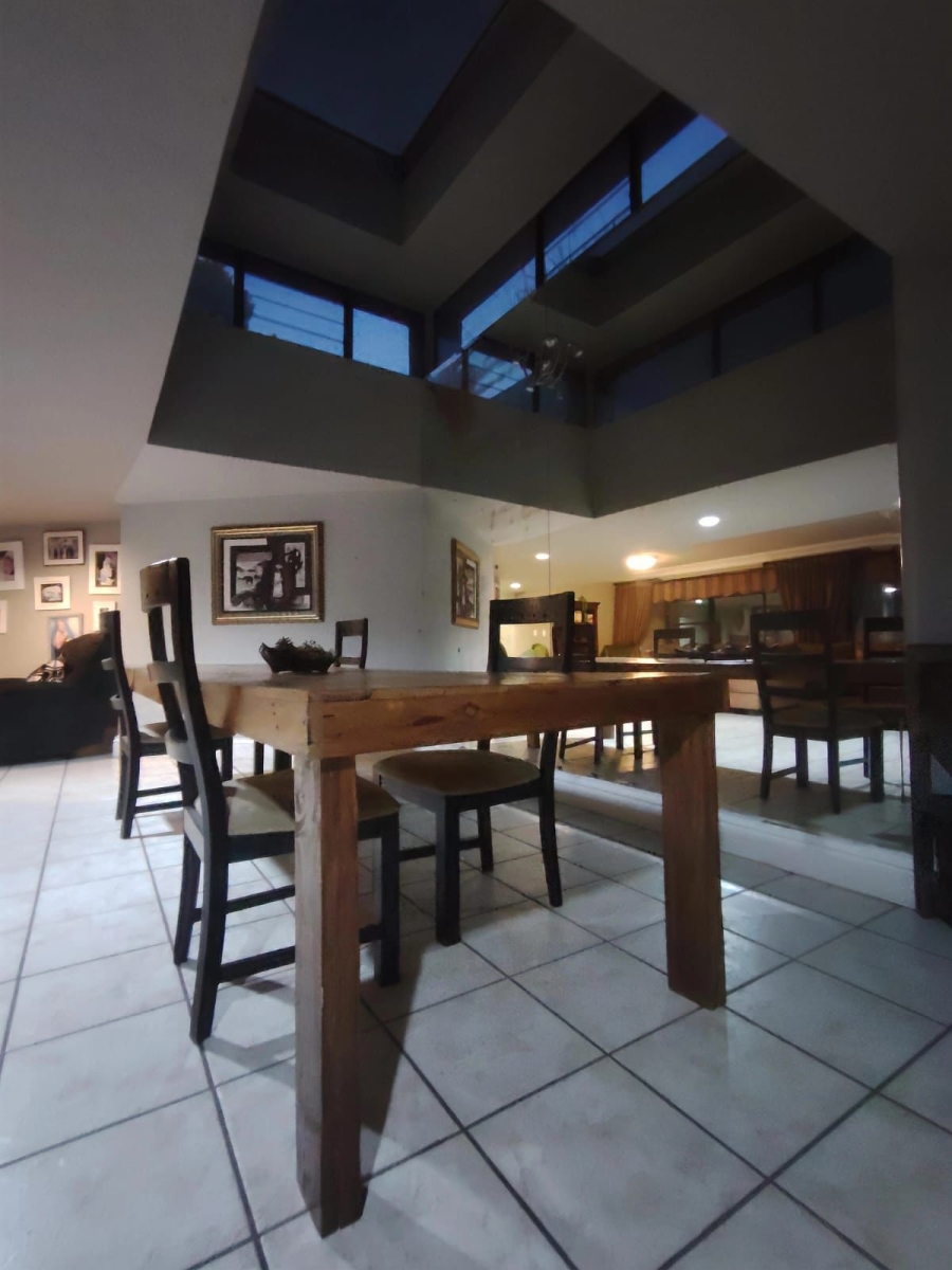 4 Bedroom Property for Sale in Sonneveld Gauteng
