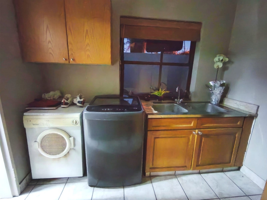 4 Bedroom Property for Sale in Sonneveld Gauteng