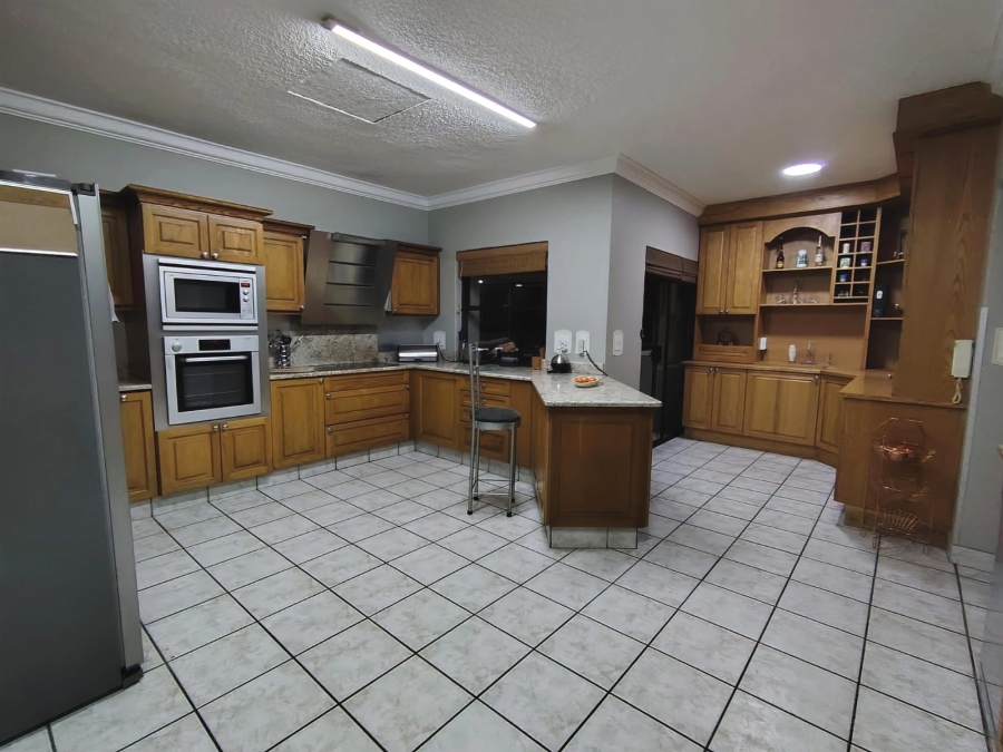 4 Bedroom Property for Sale in Sonneveld Gauteng