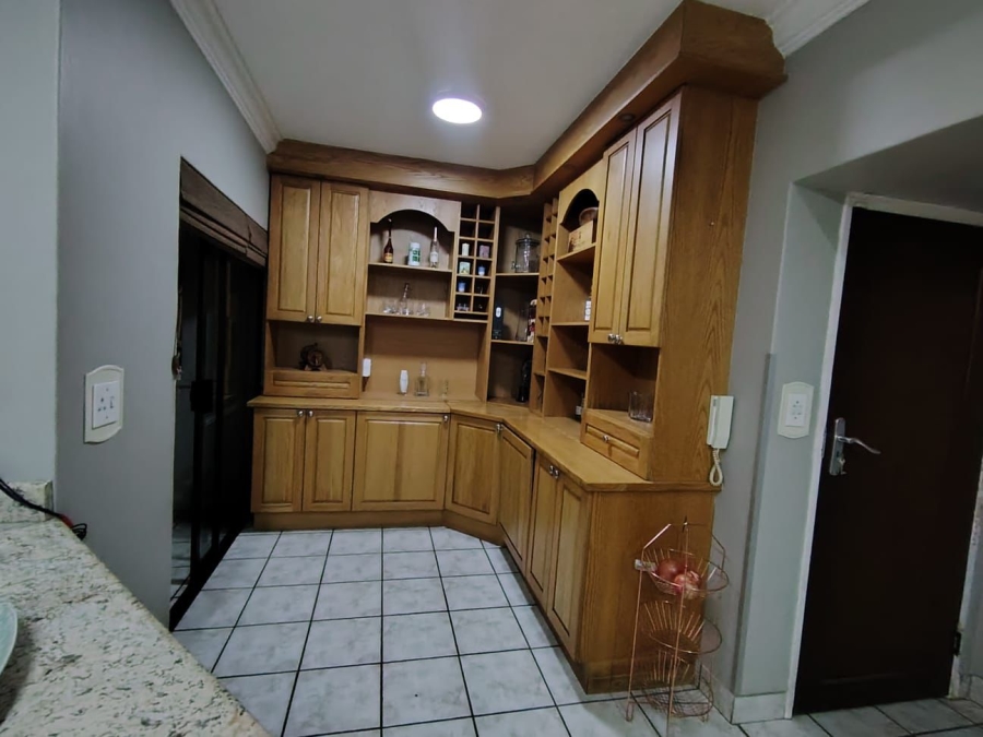4 Bedroom Property for Sale in Sonneveld Gauteng
