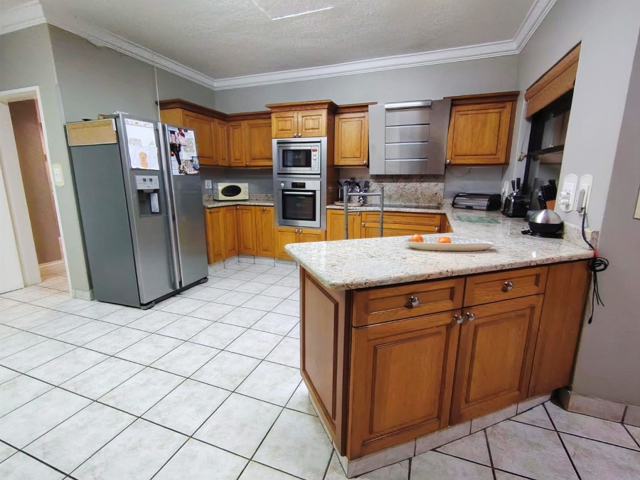 4 Bedroom Property for Sale in Sonneveld Gauteng