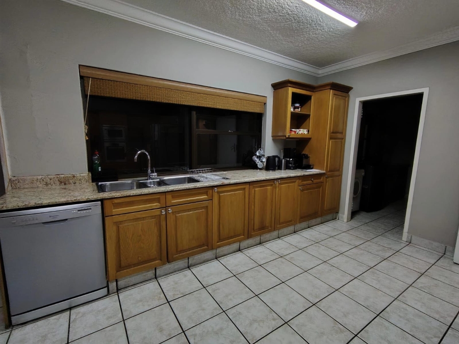 4 Bedroom Property for Sale in Sonneveld Gauteng