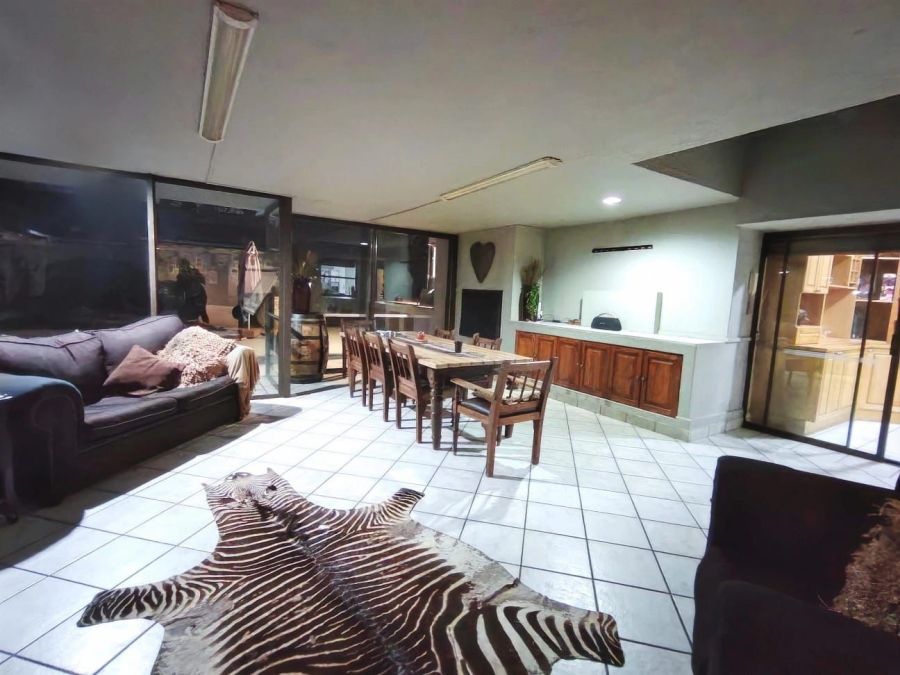 4 Bedroom Property for Sale in Sonneveld Gauteng
