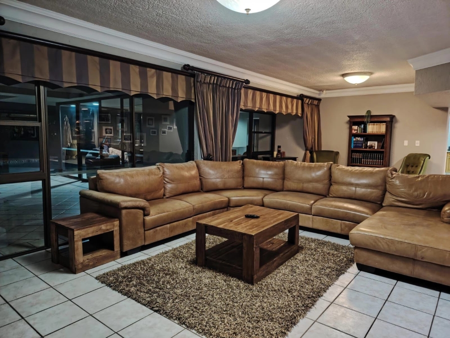 4 Bedroom Property for Sale in Sonneveld Gauteng