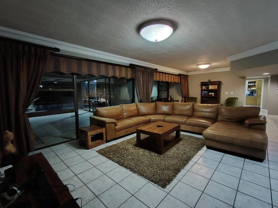 4 Bedroom Property for Sale in Sonneveld Gauteng