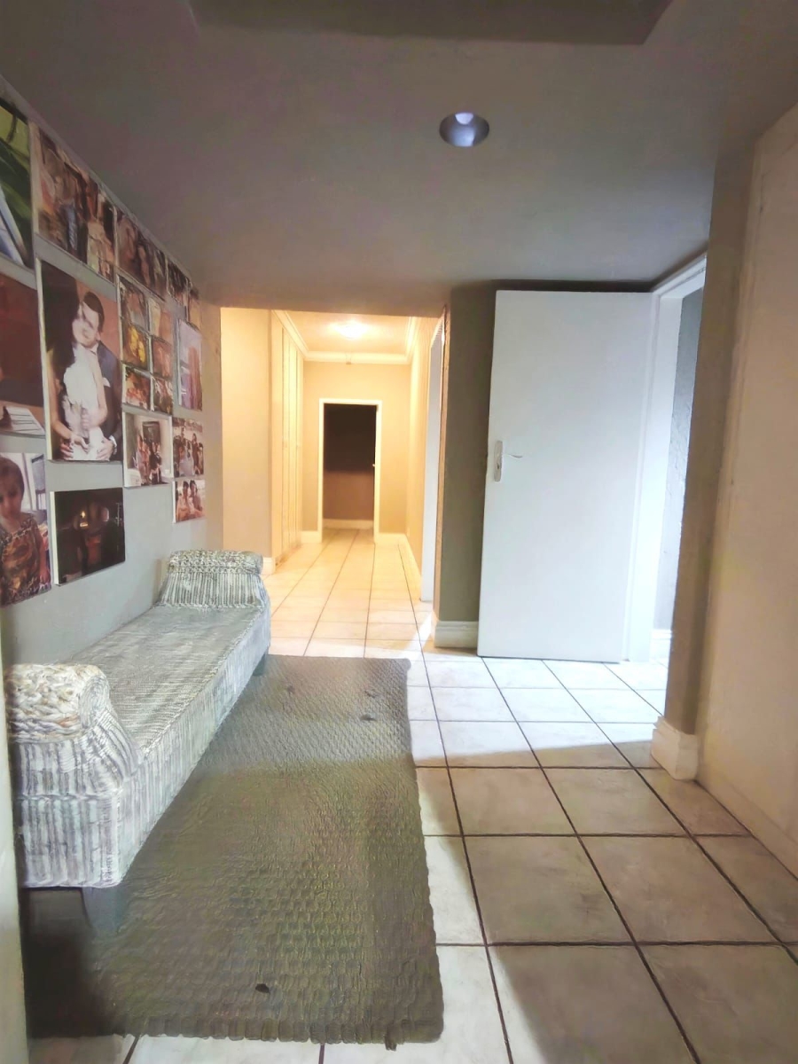 4 Bedroom Property for Sale in Sonneveld Gauteng