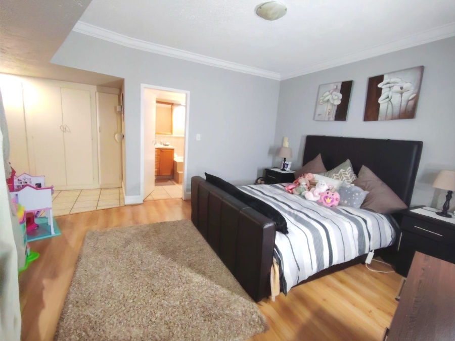 4 Bedroom Property for Sale in Sonneveld Gauteng