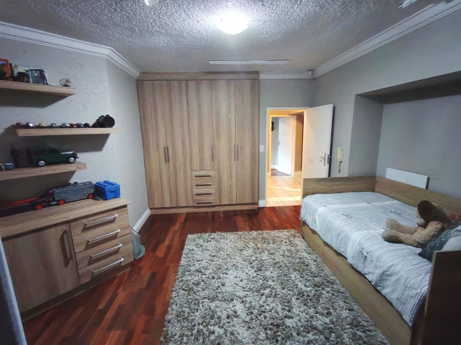 4 Bedroom Property for Sale in Sonneveld Gauteng